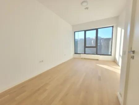 2,5+1 Mieterlose Wohnung Mit Blick Auf Die Landschaft Zum Verkauf Im İncek Loft-Komplex