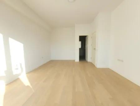 2,5+1 Mieterlose Wohnung Mit Blick Auf Die Landschaft Zum Verkauf Im İncek Loft-Komplex