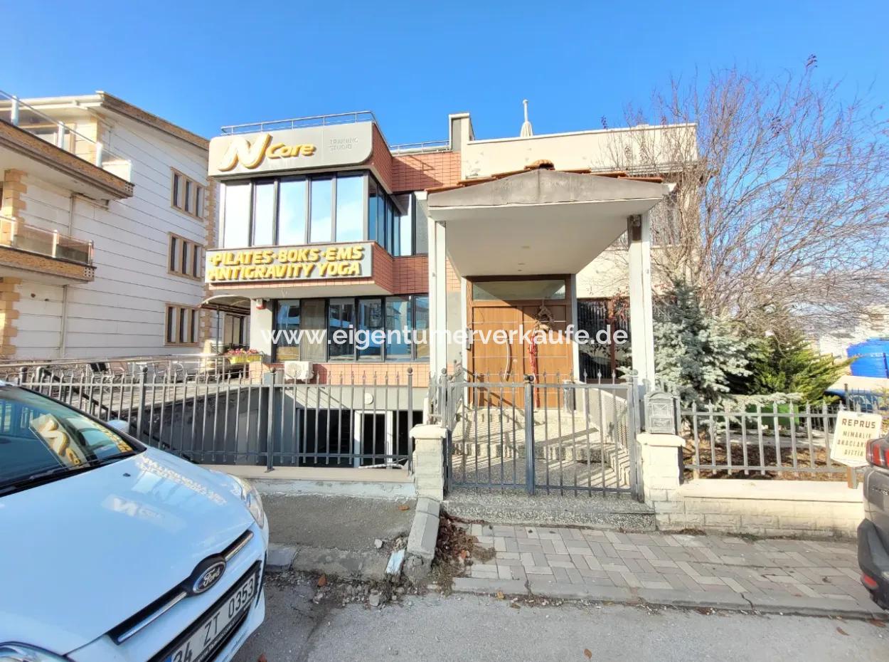 Villa Suitable For Workplace In Yaşamkent Center