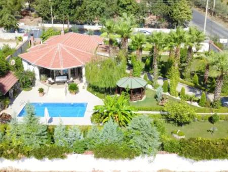 Luxury Villa With Pool In 1458 M² Land For Sale In Köyceğiz