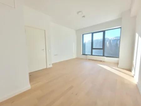 İncek Loft Satılık 2,5+1 Peyzaj Manzaralı 1.Kat Daire