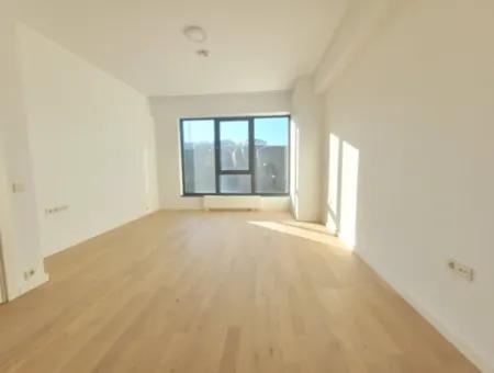 İncek Loft Satılık 2,5+1 Peyzaj Manzaralı 1.Kat Daire