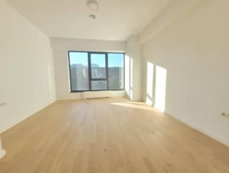 İncek Loft Satılık 2,5+1 Peyzaj Manzaralı Kiracısız 1.Kat Daire