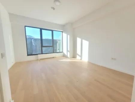 İncek Loft Satılık 2,5+1 Peyzaj Manzaralı Kiracısız 1.Kat Daire