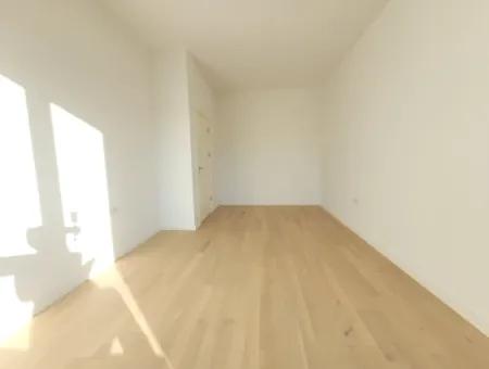 İncek Loft Satılık 2,5+1 Peyzaj Manzaralı Kiracısız 1.Kat Daire