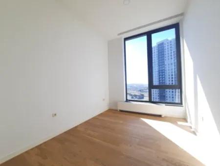 İncek Loft Satılık  4+1  Göl Manzaralı Kiracısız 20.Kat Daire