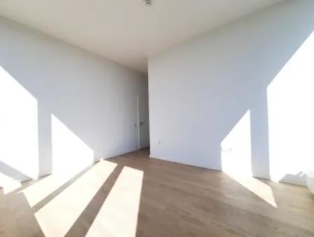 İncek Loft Satılık  4+1  Göl Manzaralı Kiracısız 20.Kat Daire