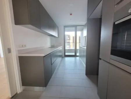 İncek Loft Satılık 2,5+1 Peyzaj Manzaralı 1.Kat Daire