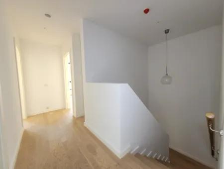 Kiracısız İncek Loft Satılık  2+1 Bahçe Dubleks Şehir Manzaralı Daire