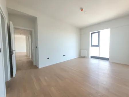 Kiracısız Krediye Uygun Beytepe İncek Bulvar Loft Satılık 3+1 110 M² 19.Kat Bulvar Ve Göl Manzaralı