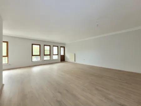 Ümitköy Merkezde Satılık Yüksek Giriş 150 M² 4+1 Daire