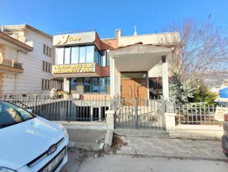 Yaşamkent Merkezde İşyerine Uygun Satılık Villa