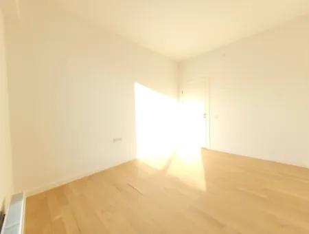 Kiracısız İncek Loft Satılık Teraslı  3+1 Şehir Manzaralı 4.Kat Daire