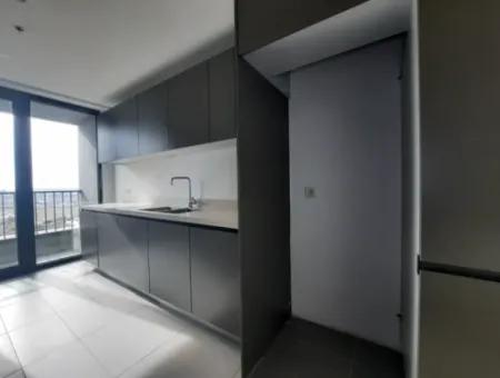 İncek Loft Satılık  3,5+1  Göl Manzaralı Kiracısız Daire