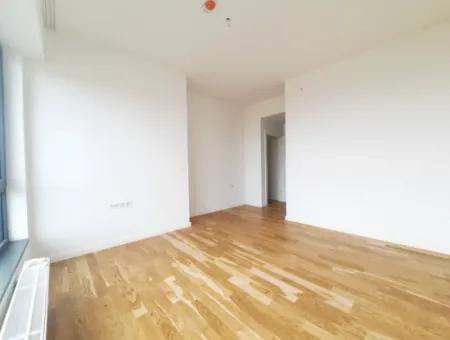 İncek Loft Satılık  3,5+1  Göl Manzaralı Kiracısız Daire