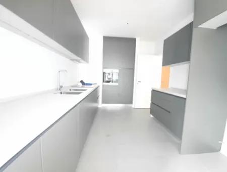 İncek Loft Satılık  3.5+1  Peyzaj Manzaralı Kiracısız Daire