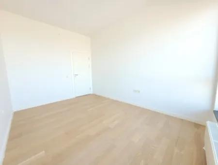 İncek Loft Satılık  5.5+1  Göl Manzaralı Kiracısız 20.Kat Daire