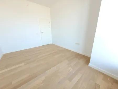 İncek Loft Satılık  5.5+1  Göl Manzaralı Kiracısız 20.Kat Daire