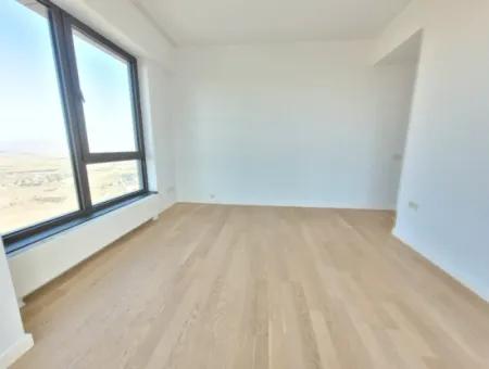 İncek Loft Satılık  5.5+1  Göl Manzaralı Kiracısız 20.Kat Daire