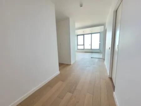 İncek Loft Satılık  5.5+1  Göl Manzaralı Kiracısız 20.Kat Daire