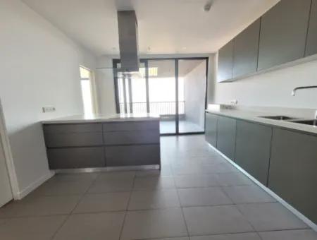 İncek Loft Satılık  5.5+1  Göl Manzaralı Kiracısız 20.Kat Daire