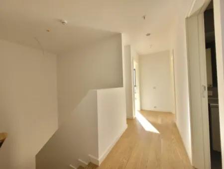 Kiracısız İncek Loft Satılık  2+1 Bahçe Dubleks Şehir Manzaralı Daire