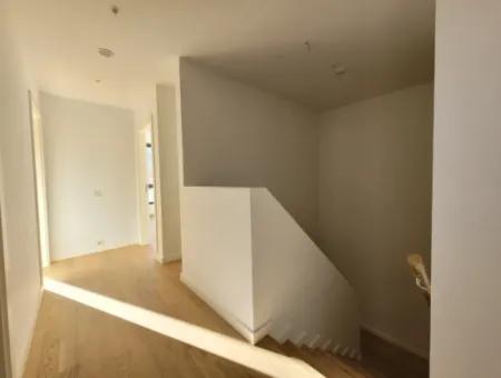 Boş Kredili Faturalı İncek Loft Satılık  2+1 Bahçe Dubleks Şehir Manzaralı Daire