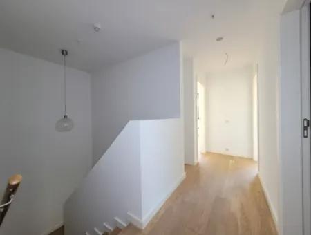 Kiracısız İncek Loft Satılık  2+1 Bahçe Dubleks Şehir Manzaralı Daire